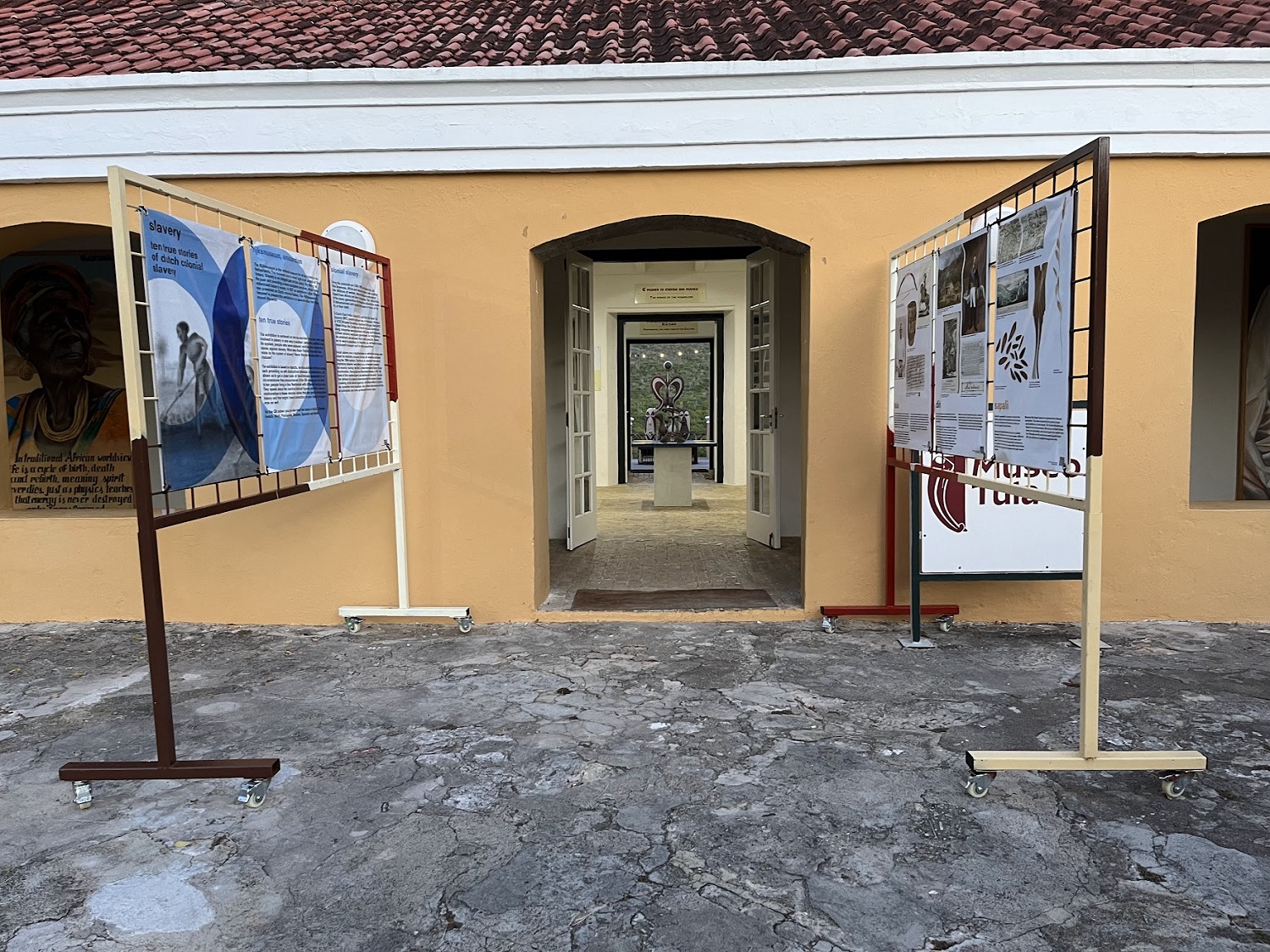 The entrance of Museum Tula on Curacao